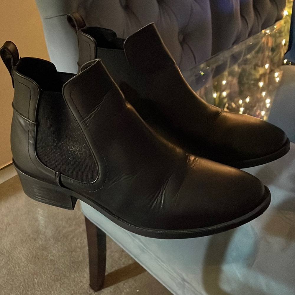 Black leather steve madden booties